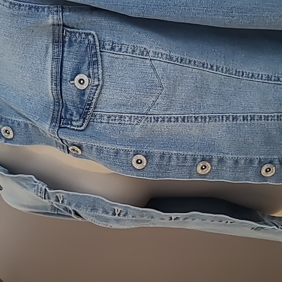 Cropped Jean Jacket - Picture 6 of 7